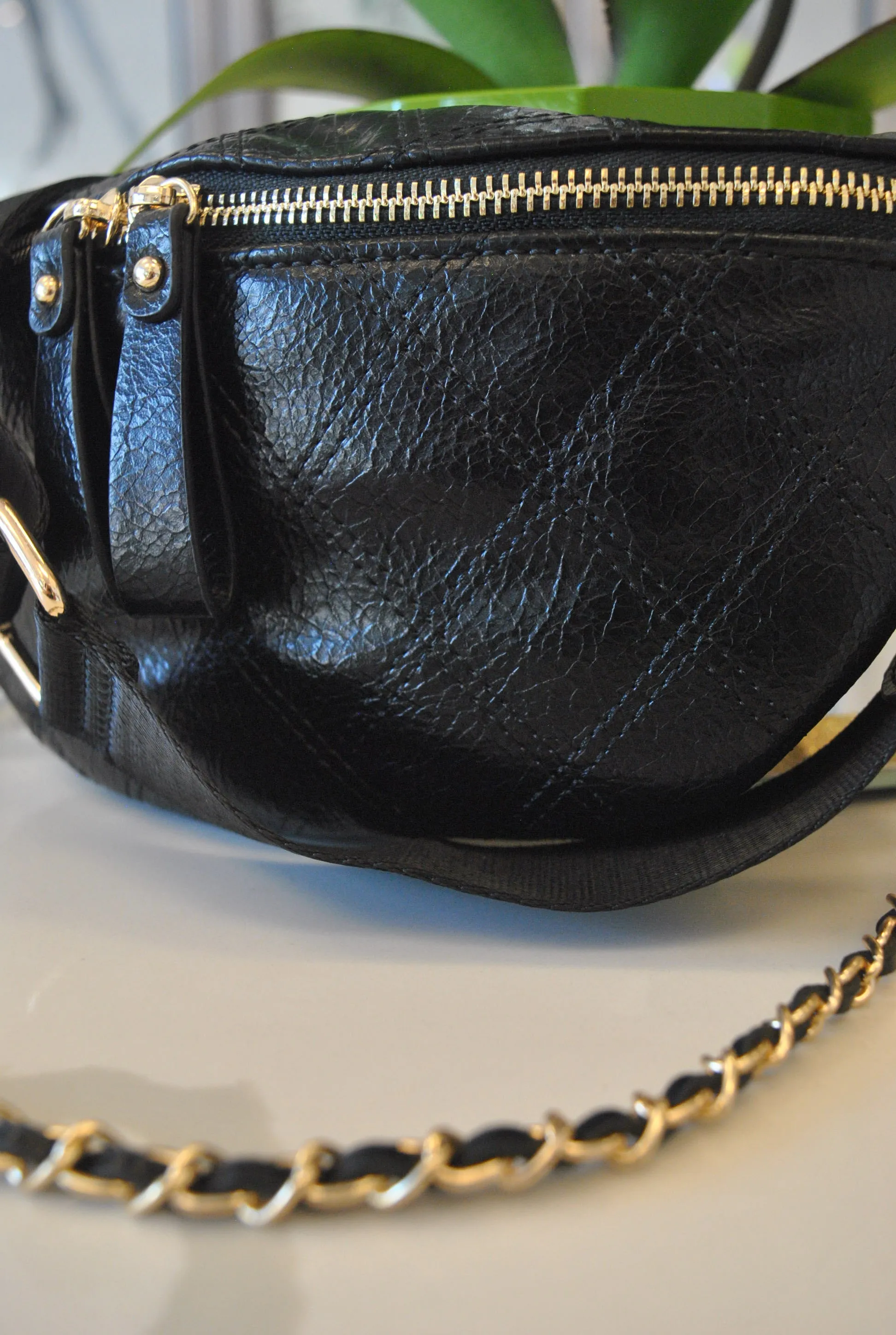 BLACK CROSSBODY
