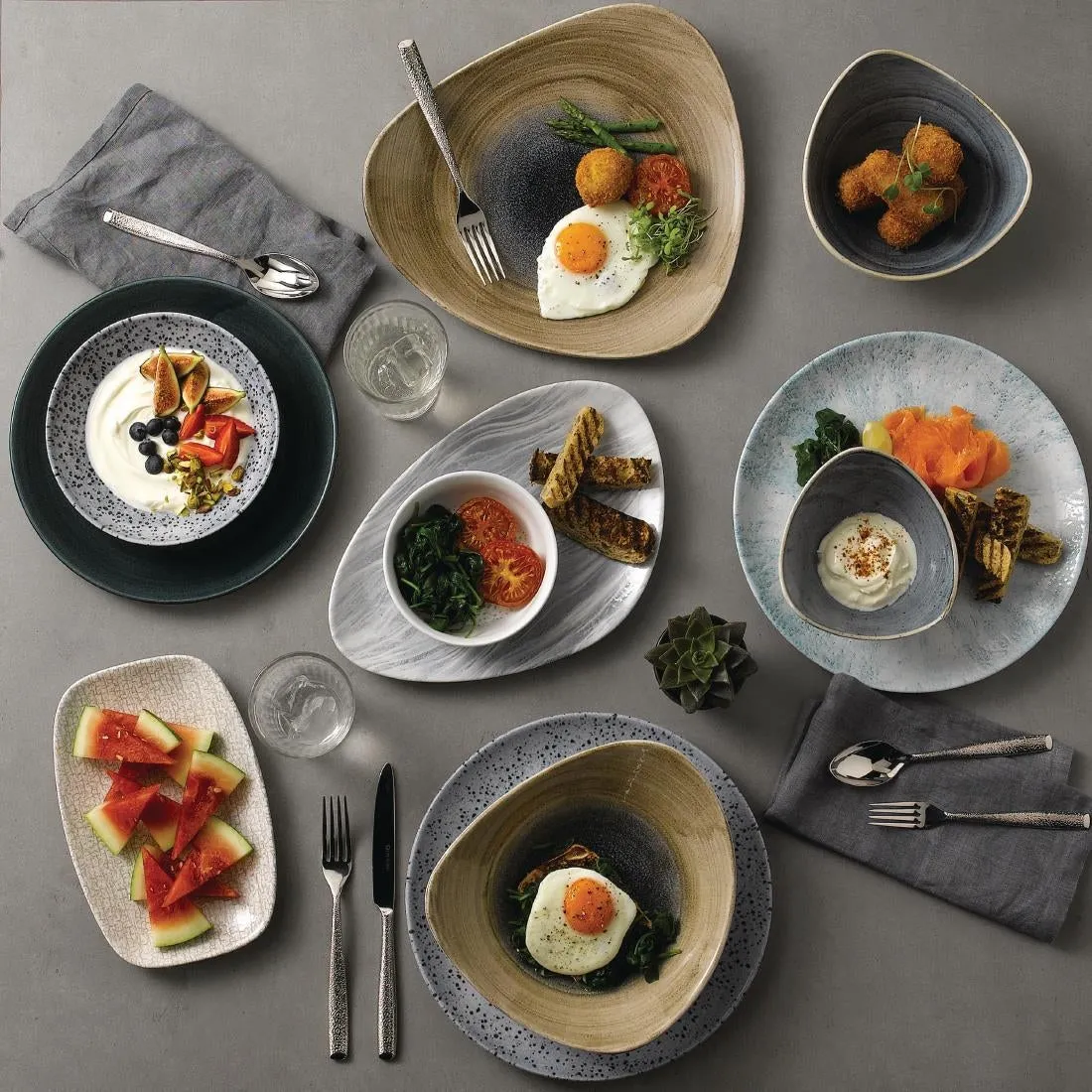 DF730 Churchill Fluid Triangle Chef Plates Pearl Grey 188 x 355mm (Pack of 6)