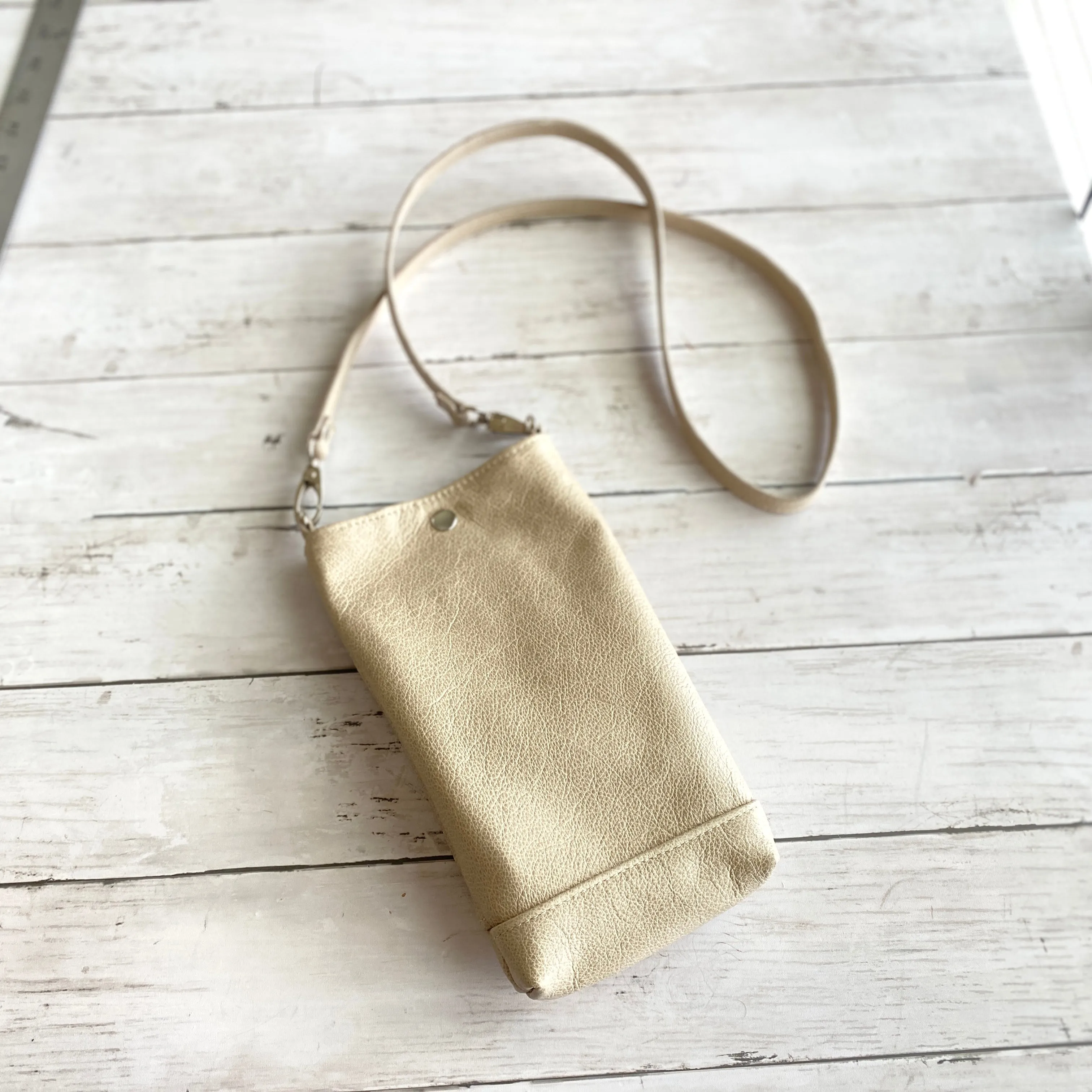 Phone Pouch Crossbody in Wheat