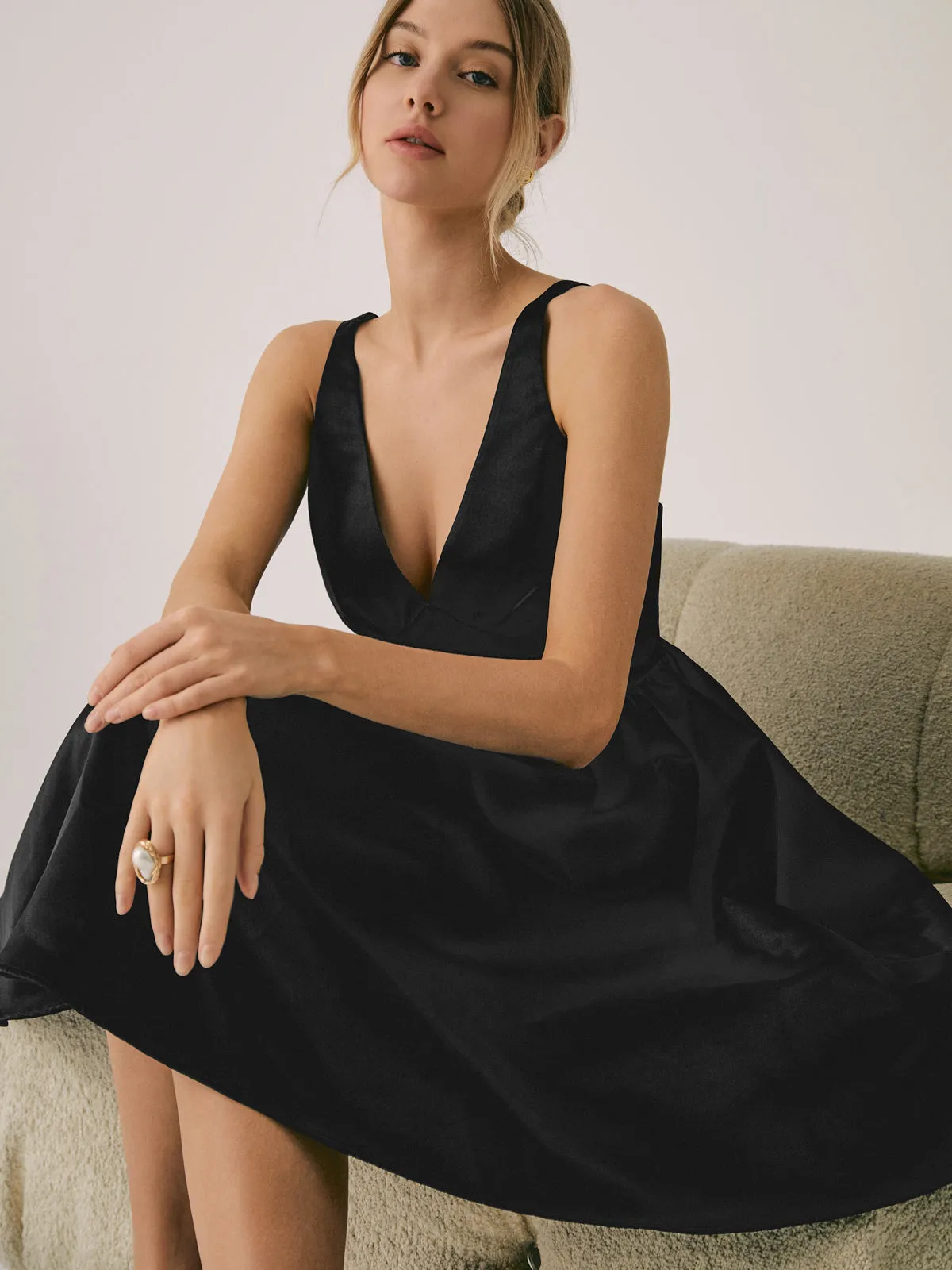 Solid V Graceful Neck Short Dress