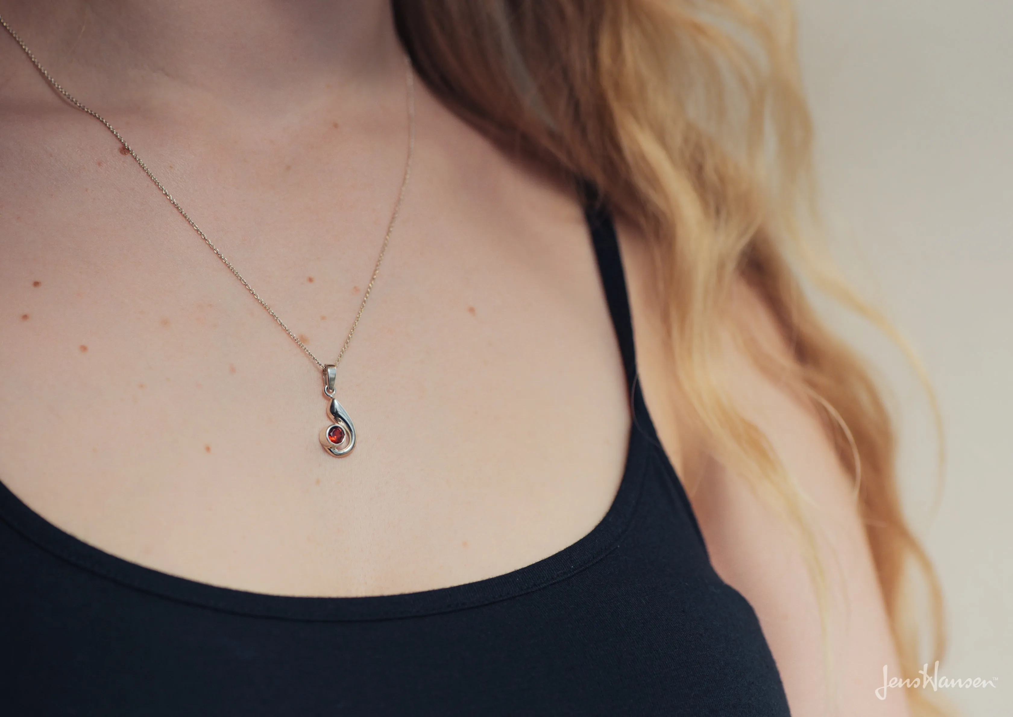 Striking Gemstone Pendant, White Gold